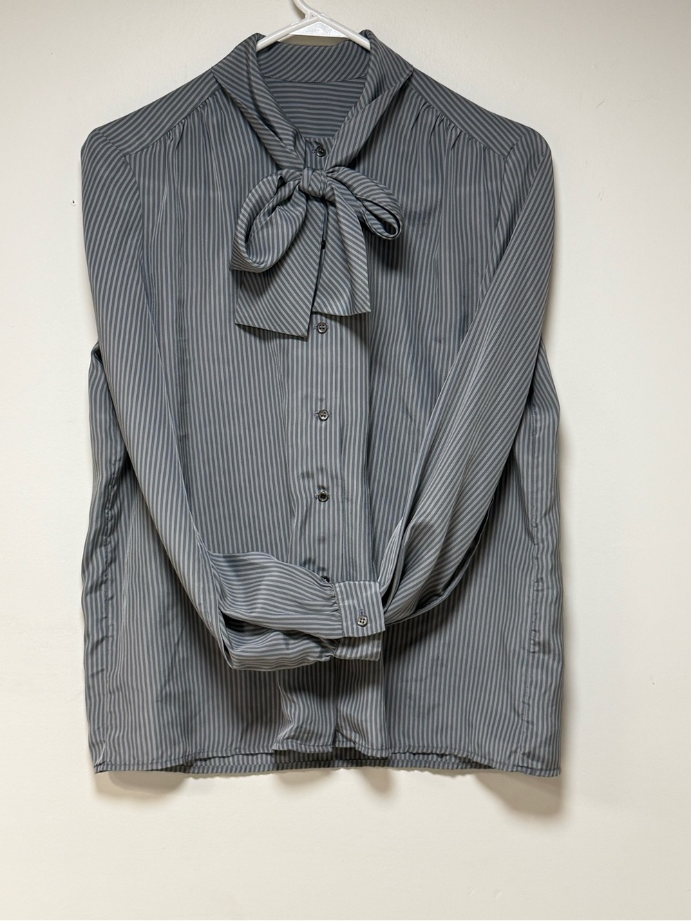 Vintage Gray Pinstripe Bow Neck Button-Front Blouse 1980 Sz 10 Corporate Chic - Picture 4 of 11
